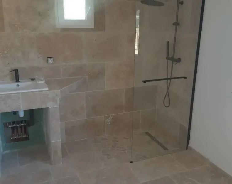 Construction d&rsquo;une douche à l’italienne : les étapes clés d’un savoir-faire artisanal